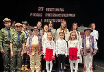 „Pełni wdzięczności za dar niepodległości …”