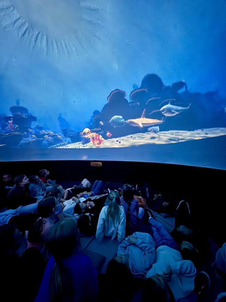 Kino sferyczne- mobilne planetarium