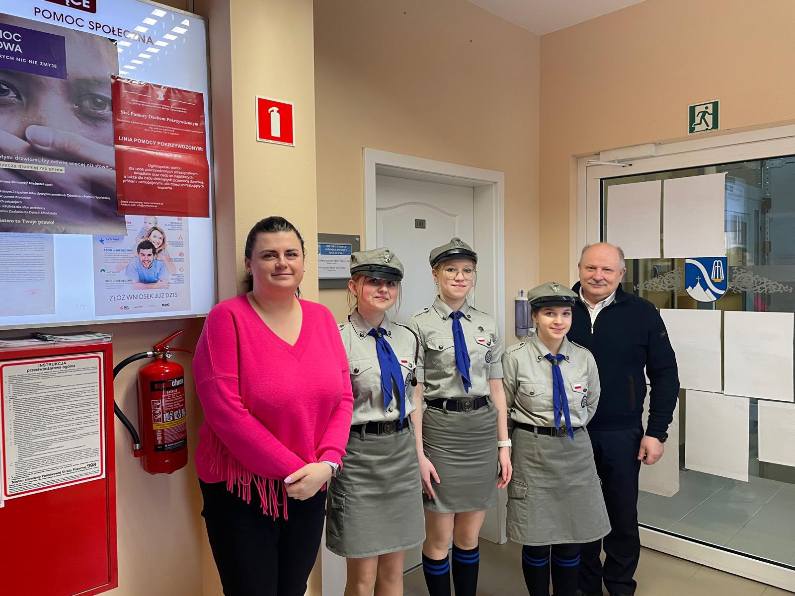 Niosąc świąteczną radość i życzliwość